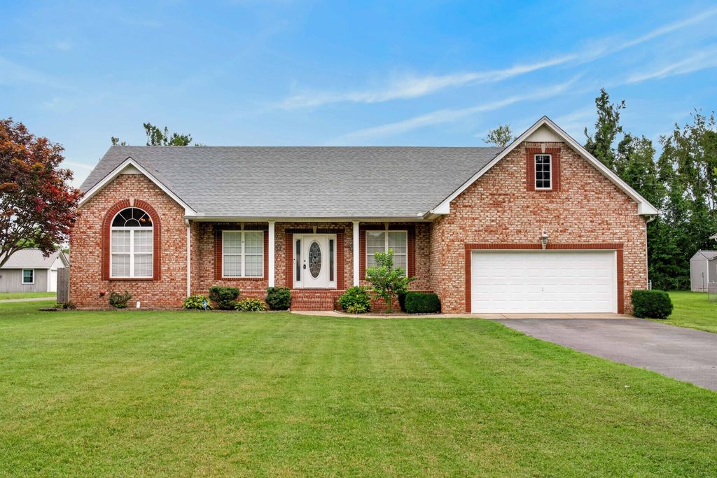 513 N Russell St, Portland, TN 37148