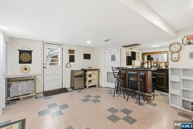 21-10 Carlisle Place, Fair Lawn, NJ 07410