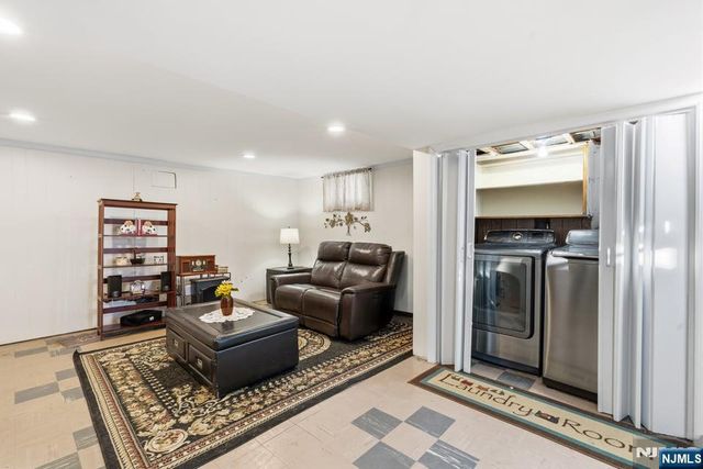 21-10 Carlisle Place, Fair Lawn, NJ 07410