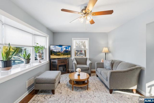 21-10 Carlisle Place, Fair Lawn, NJ 07410