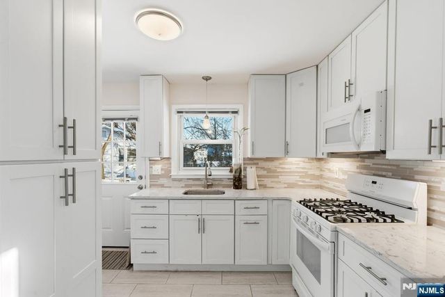 21-10 Carlisle Place, Fair Lawn, NJ 07410