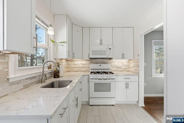 21-10 Carlisle Place, Fair Lawn, NJ 07410