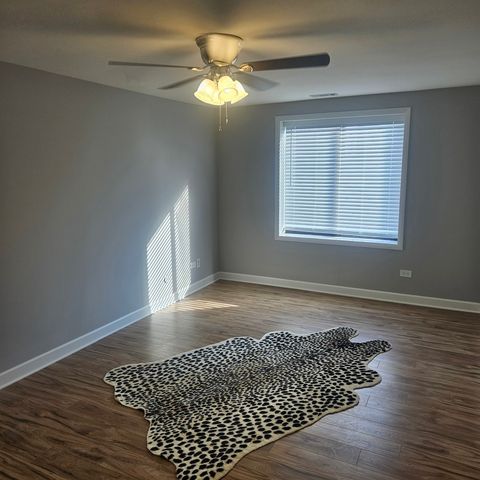 1717 W CRYSTAL Lane 310, Mount Prospect, IL 60056