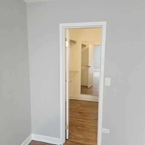 1717 W CRYSTAL Lane 310, Mount Prospect, IL 60056