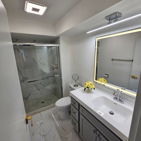 1717 W CRYSTAL Lane 310, Mount Prospect, IL 60056