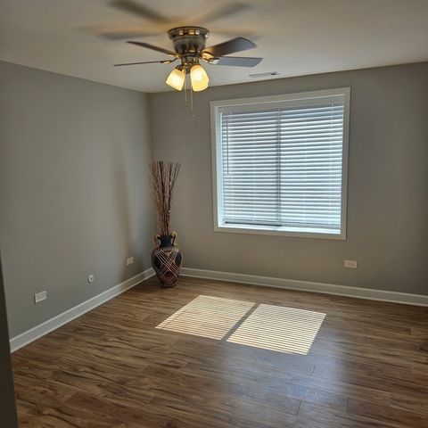 1717 W CRYSTAL Lane 310, Mount Prospect, IL 60056