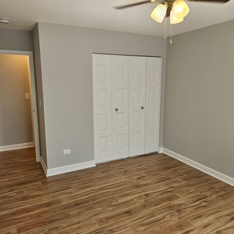 1717 W CRYSTAL Lane 310, Mount Prospect, IL 60056