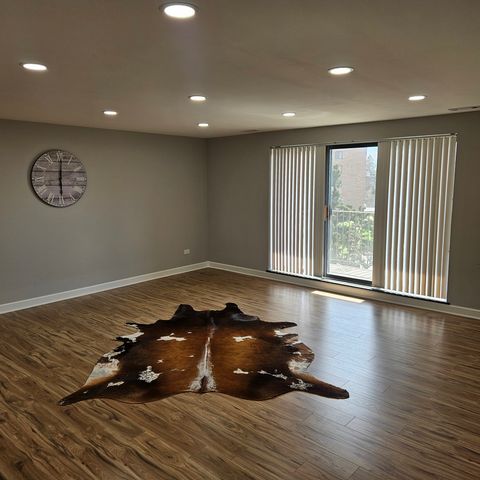 1717 W CRYSTAL Lane 310, Mount Prospect, IL 60056