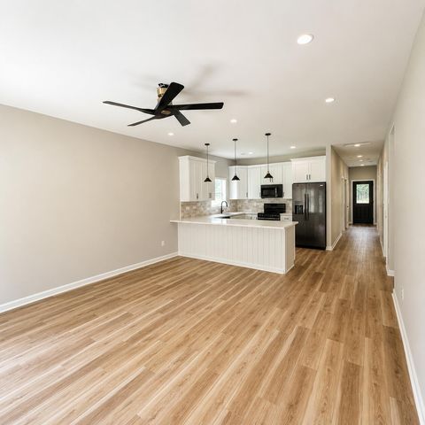 5734 Glifton Avenue, Ravenel, SC 29470