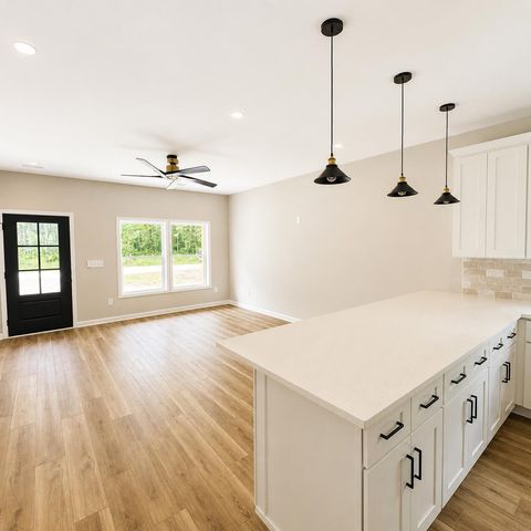 5734 Glifton Avenue, Ravenel, SC 29470