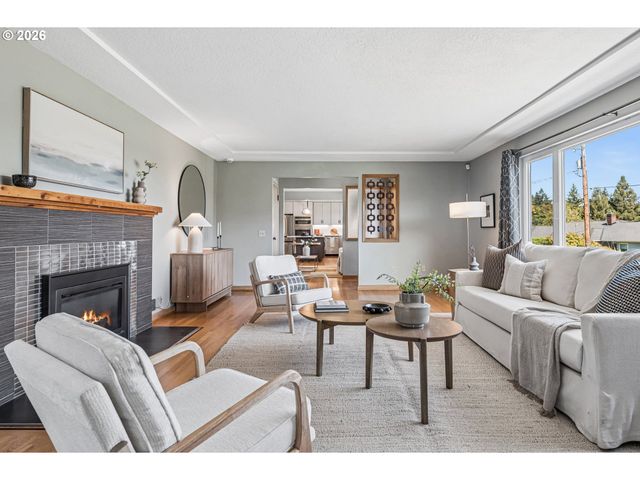 7955 Sw 4TH Ave, Portland, OR 97219