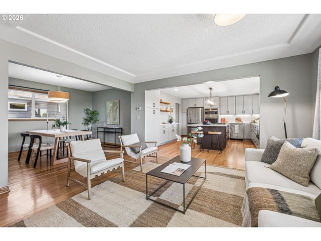 7955 Sw 4TH Ave, Portland, OR 97219