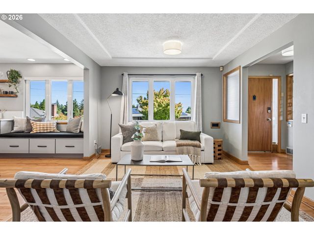 7955 Sw 4TH Ave, Portland, OR 97219