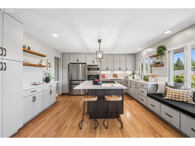 7955 Sw 4TH Ave, Portland, OR 97219