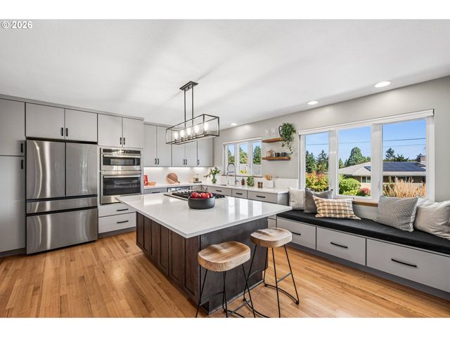 7955 Sw 4TH Ave, Portland, OR 97219