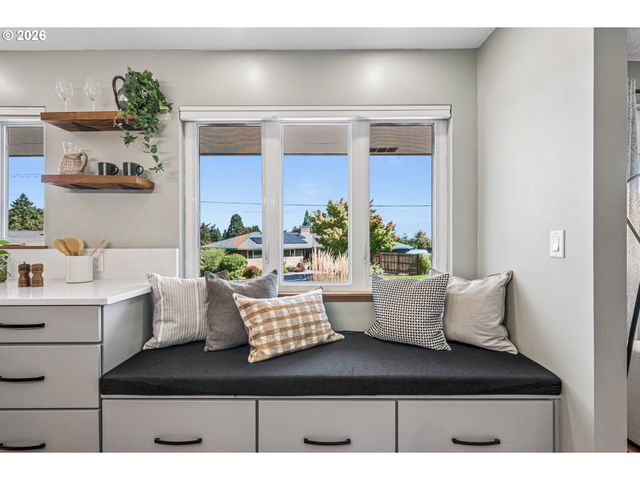 7955 Sw 4TH Ave, Portland, OR 97219