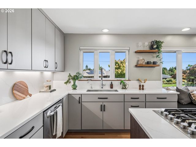 7955 Sw 4TH Ave, Portland, OR 97219