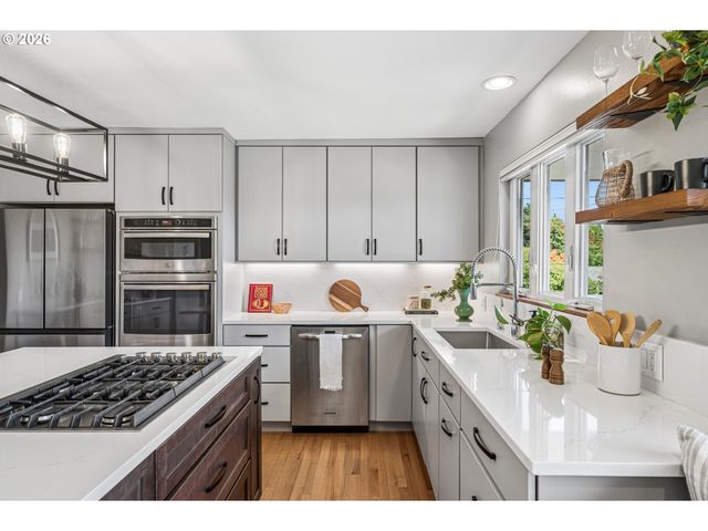 7955 Sw 4TH Ave, Portland, OR 97219
