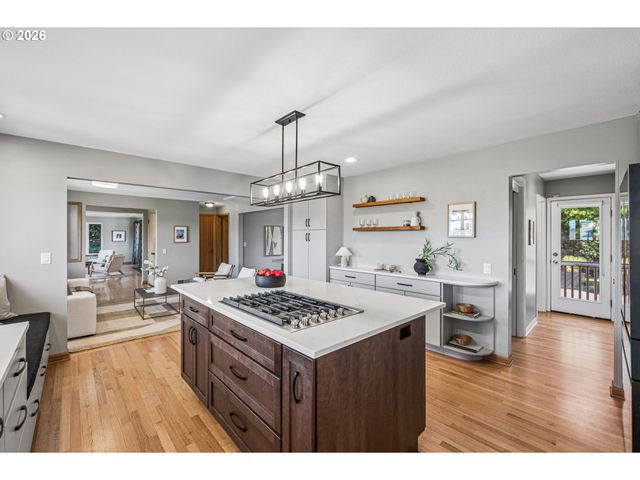 7955 Sw 4TH Ave, Portland, OR 97219