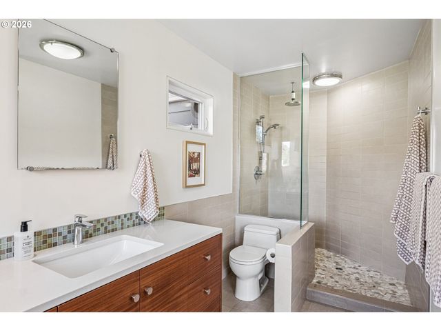 7955 Sw 4TH Ave, Portland, OR 97219
