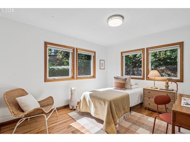 7955 Sw 4TH Ave, Portland, OR 97219