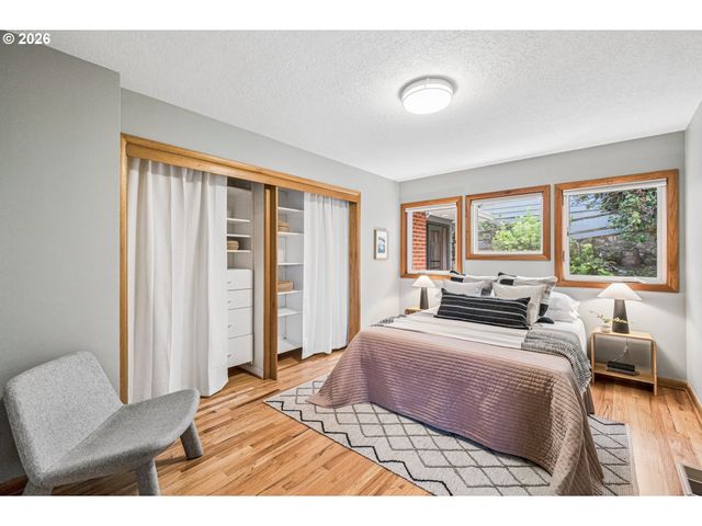 7955 Sw 4TH Ave, Portland, OR 97219