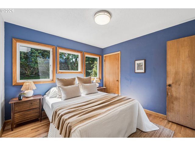 7955 Sw 4TH Ave, Portland, OR 97219