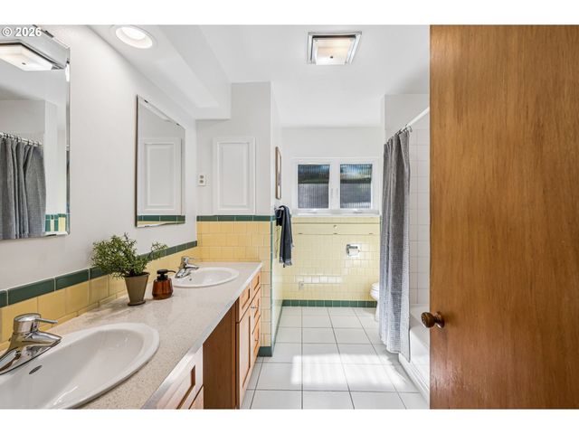 7955 Sw 4TH Ave, Portland, OR 97219