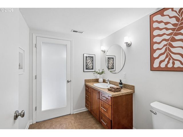 7955 Sw 4TH Ave, Portland, OR 97219