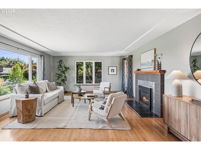 7955 Sw 4TH Ave, Portland, OR 97219