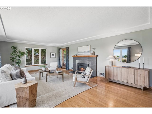 7955 Sw 4TH Ave, Portland, OR 97219