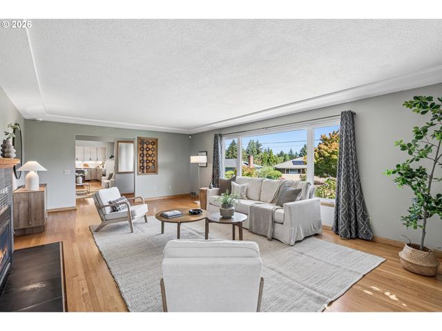 7955 Sw 4TH Ave, Portland, OR 97219