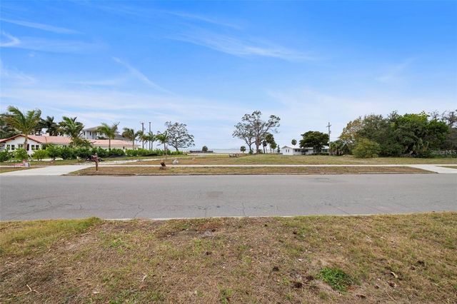 7510 WESTMORELAND DRIVE, Sarasota, FL 34243