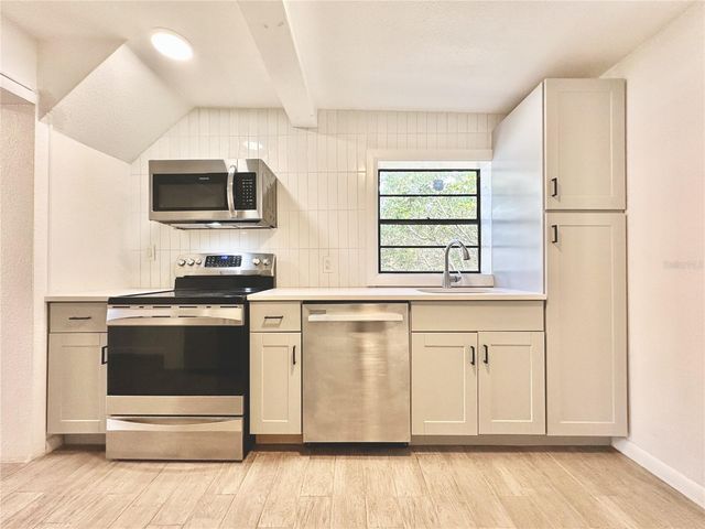 2928 W ELROD AVENUE, Tampa, FL 33611