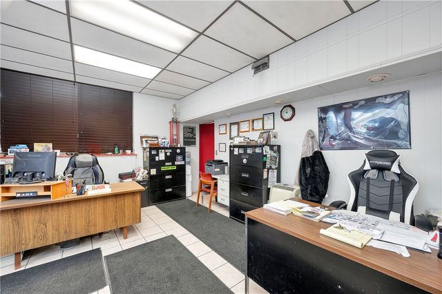 186 Perry Highway, West View, PA 15229