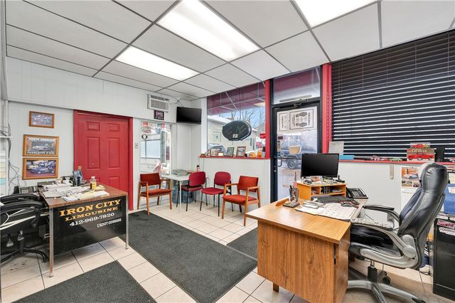 186 Perry Highway, West View, PA 15229