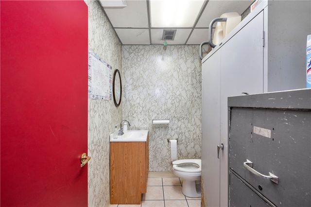 186 Perry Highway, West View, PA 15229