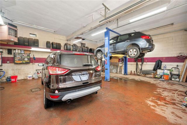 186 Perry Highway, West View, PA 15229