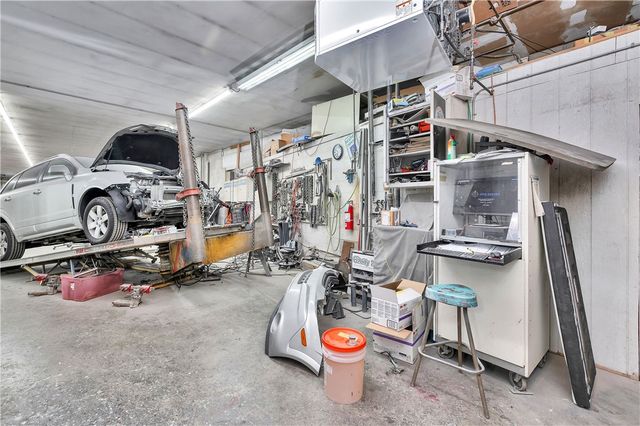 186 Perry Highway, West View, PA 15229