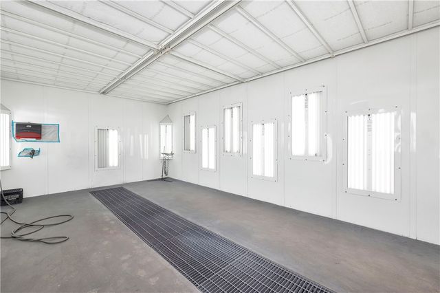 186 Perry Highway, West View, PA 15229