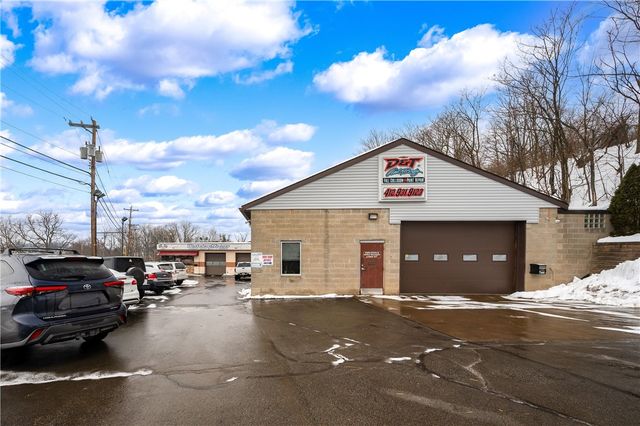 186 Perry Highway, West View, PA 15229