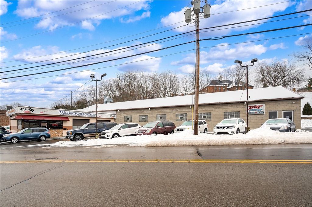 186 Perry Highway, West View, PA 15229