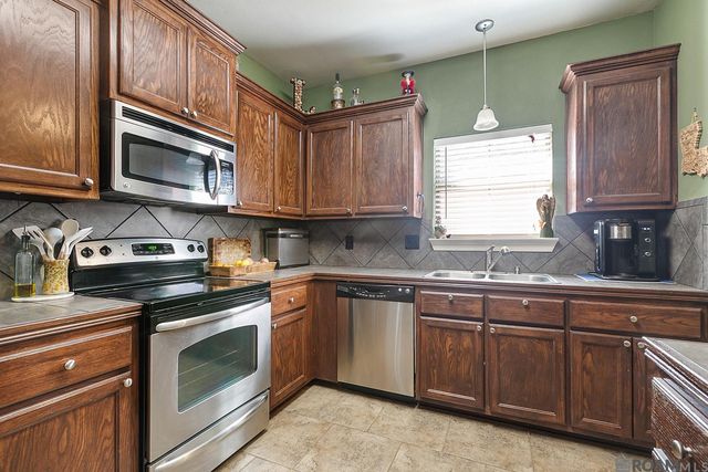 12722 Darby Dr, Walker, LA 70785