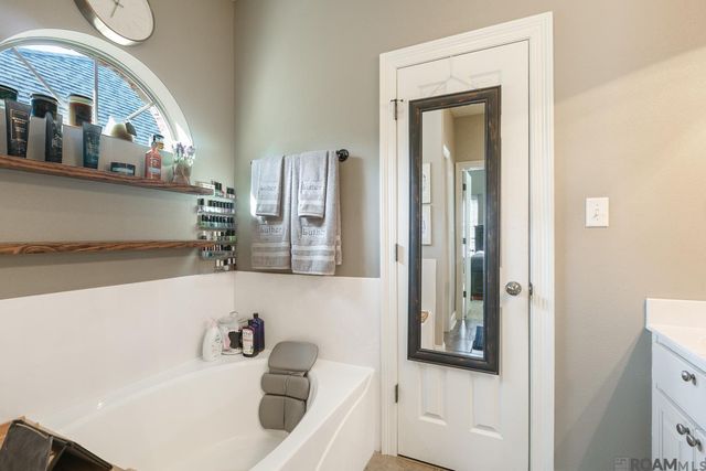 12722 Darby Dr, Walker, LA 70785