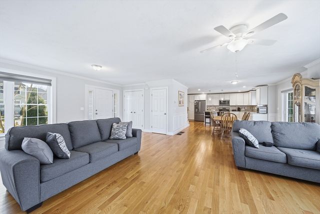 11 Bigelow Dr 22, Berlin, MA 01503