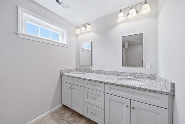 11 Bigelow Dr 22, Berlin, MA 01503