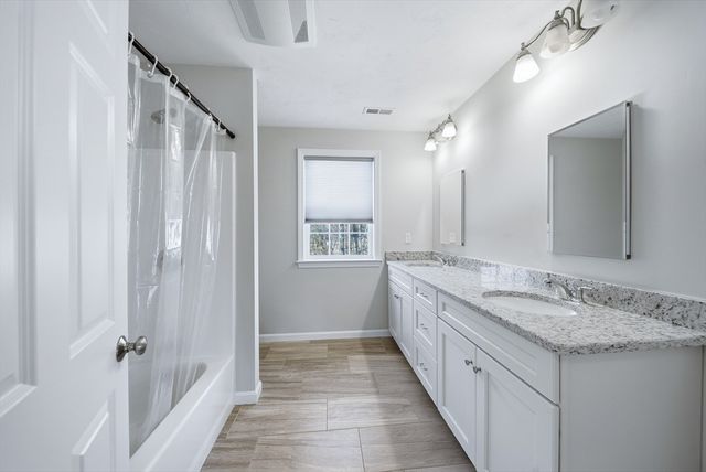 11 Bigelow Dr 22, Berlin, MA 01503