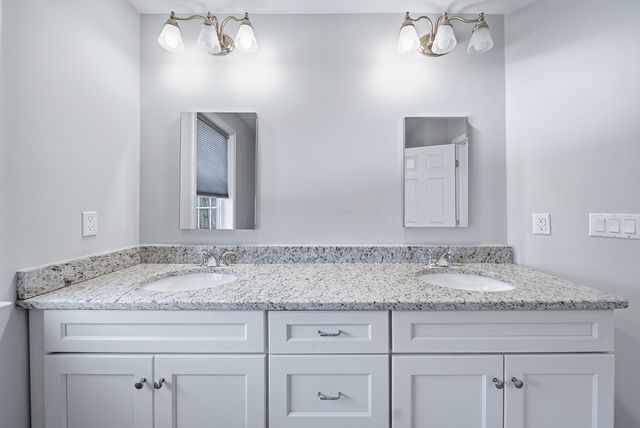 11 Bigelow Dr 22, Berlin, MA 01503