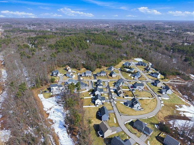 11 Bigelow Dr 22, Berlin, MA 01503