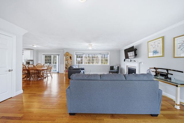 11 Bigelow Dr 22, Berlin, MA 01503